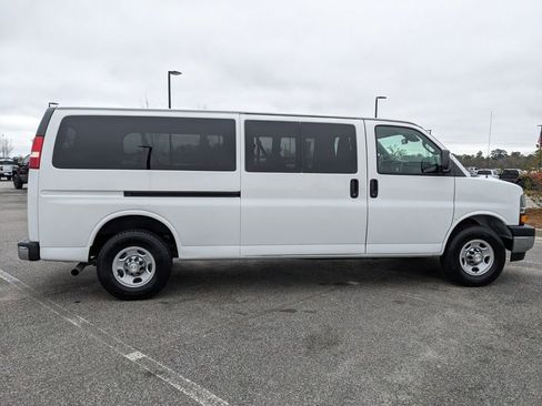 Used 2020 Chevrolet Express 3500 LT w/ LT Preferred Equipment Group image 16
