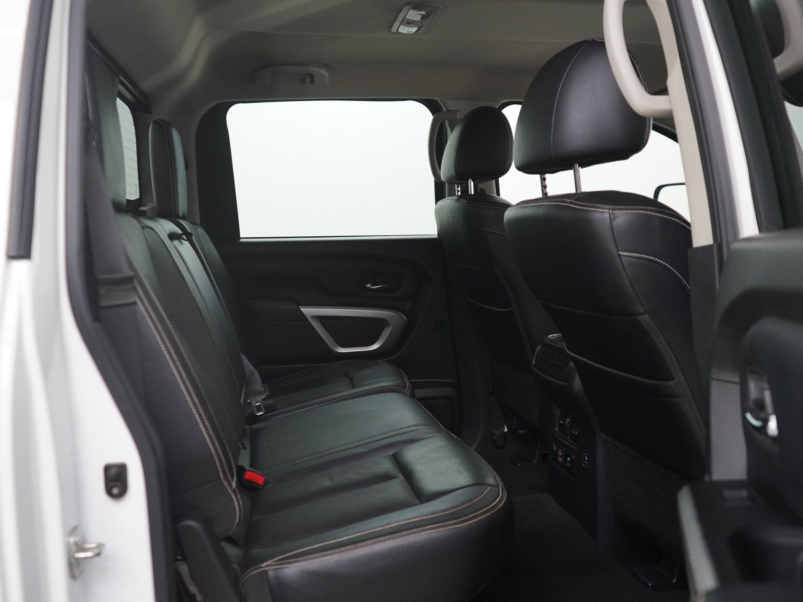 Used 2019 Nissan Titan PRO-4X w/ Pro-4x Convenience Package AWD/4WD image 13