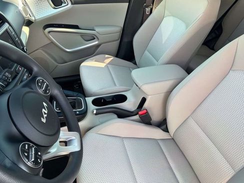Used 2024 Kia Soul LX w/ Option Group 015 image 17