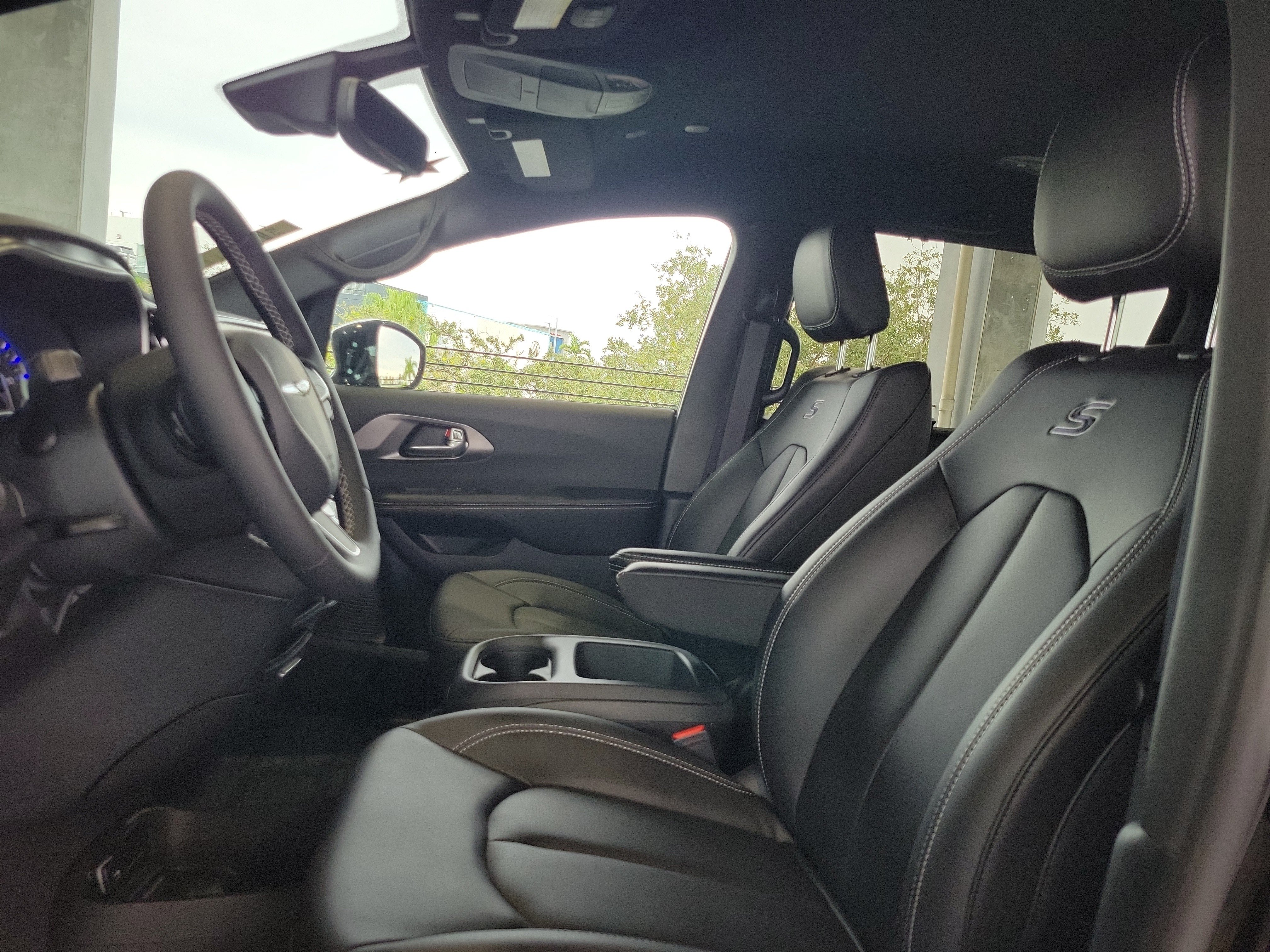 New 2026 Chrysler Pacifica Select w/ S Appearance Package FWD image 17