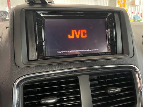 Used 2016 Dodge Grand Caravan SE FWD image 15