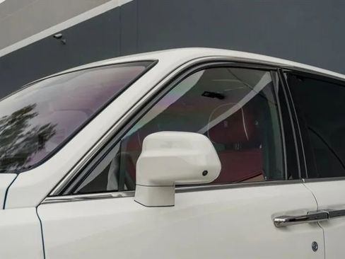 Used 2025 Rolls-Royce Cullinan image 28