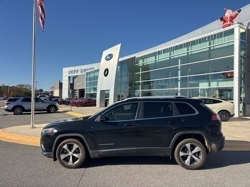 Used 2019 Jeep Cherokee Limited image 2