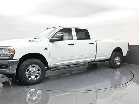 Used 2024 RAM 2500 Tradesman w/ Chrome Appearance Group AWD/4WD image 4
