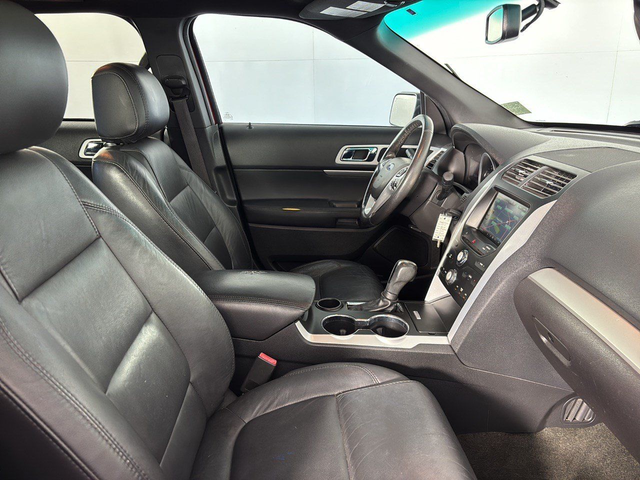Used 2015 Ford Explorer XLT w/ Equipment Group 202A FWD image 30