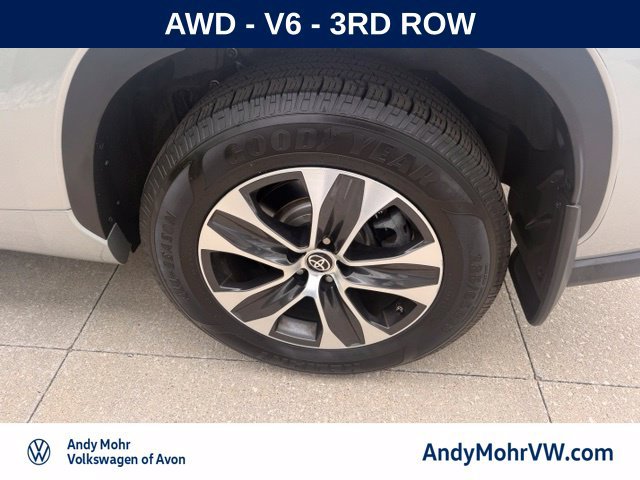 Used 2021 Toyota Highlander XLE AWD/4WD image 11