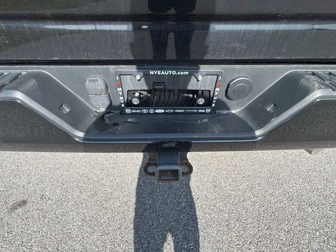 Used 2021 Chevrolet Silverado 2500 Custom w/ Custom Value Package AWD/4WD image 13