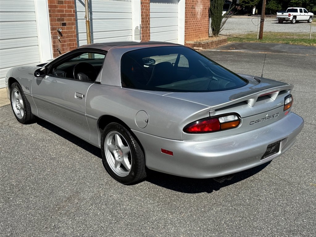 Used 1999 Chevrolet Camaro Z28 w/ SS Performance/Appearance Pkg RWD image 18