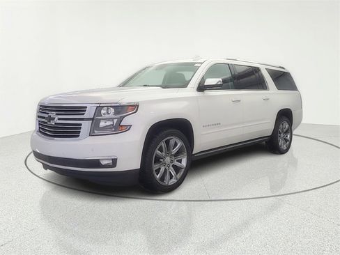 Used 2019 Chevrolet Suburban Premier image 3