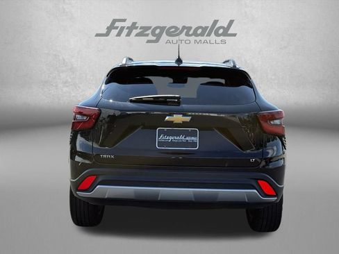 Used 2025 Chevrolet Trax LT FWD image 7