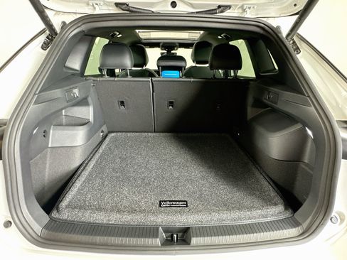 Certified 2025 Volkswagen Tiguan SE R-Line AWD/4WD image 26