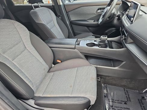 Used 2023 Nissan Rogue SV image 12