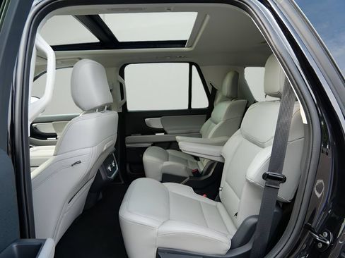 Used 2025 Ford Expedition Active AWD/4WD image 11