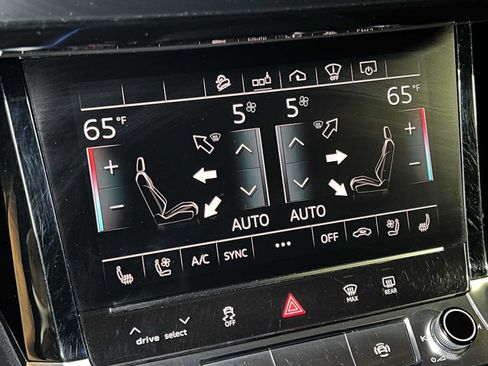 Used 2019 Audi e-tron Prestige w/ Prestige Package AWD/4WD image 46