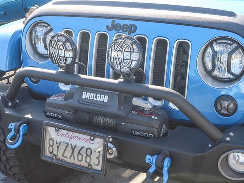 Used 2016 Jeep Wrangler Unlimited Sahara w/ Connectivity Group AWD/4WD image 7