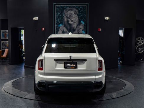 Used 2021 Rolls-Royce Cullinan Black Badge image 17