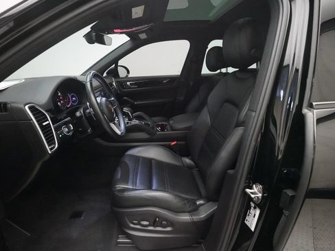 Certified 2022 Porsche Cayenne AWD/4WD image 13