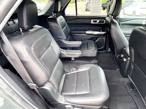 Used 2022 Ford Explorer XLT w/ Equipment Group 202A image 13