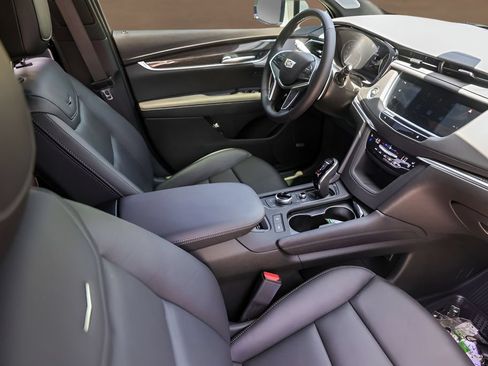 Used 2026 Cadillac XT5 Sportv w/ LPO, Onyx Lite Package AWD/4WD image 31