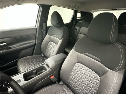 Used 2025 Nissan Kicks SV AWD/4WD image 9