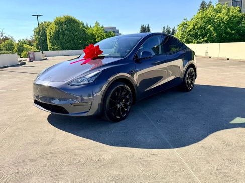 Used 2022 Tesla Model Y Long Range AWD/4WD image 14