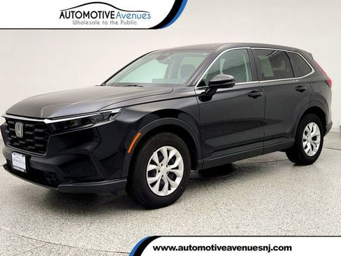 Used 2025 Honda CR-V LX image 1