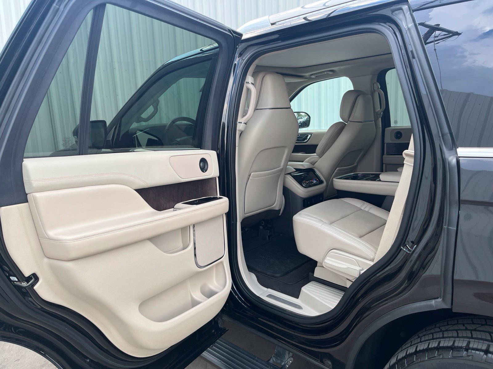 Used 2020 Lincoln Navigator Reserve w/ Equipment Group 201A Reserve AWD/4WD image 12