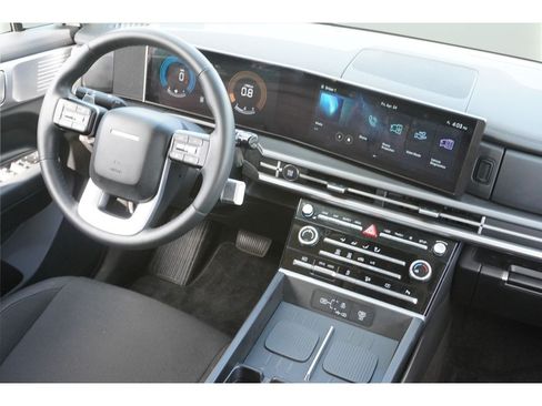 Used 2025 Hyundai Santa Fe SE FWD image 27
