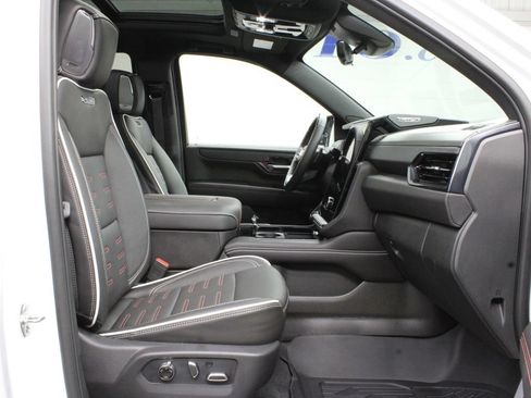 Used 2026 GMC Yukon AT4 Ultimate w/ LPO, Floor Liner Package AWD/4WD image 43
