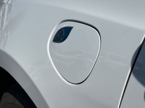 Used 2023 Chrysler Pacifica Limited image 13