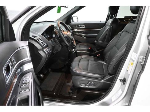 Used 2017 Ford Explorer Limited FWD image 13