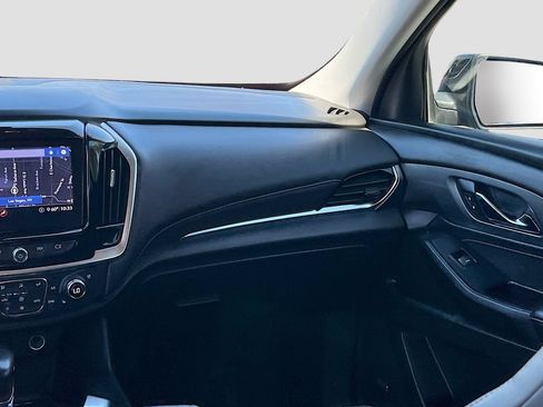 Used 2021 Chevrolet Traverse Premier FWD image 24