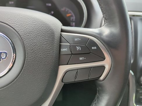 Used 2019 Jeep Grand Cherokee Laredo w/ Security & Convenience Group AWD/4WD image 28