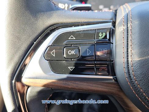 Used 2024 Jeep Grand Cherokee Summit w/ Luxury Tech Group V image 19