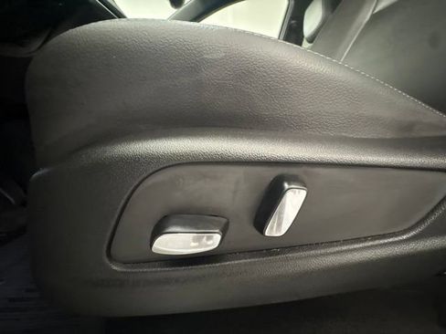 Used 2025 Cadillac XT5 Luxury FWD image 17