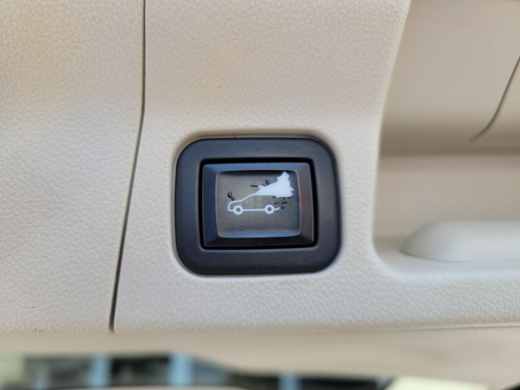 Used 2020 GMC Acadia Denali w/ Technology Package FWD image 10