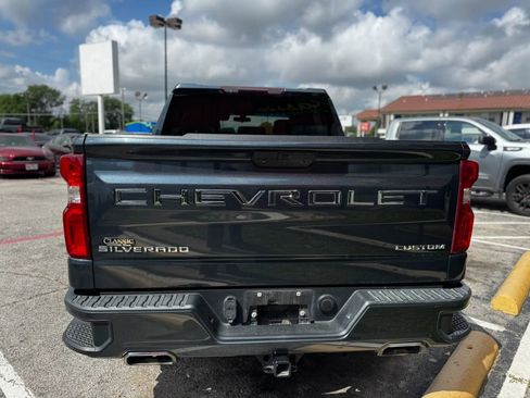Used 2020 Chevrolet Silverado 1500 Custom w/ Custom Value Package RWD image 2