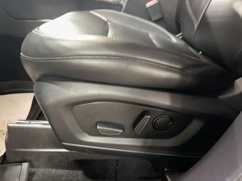 Used 2022 Ford Explorer XLT w/ Equipment Group 202A image 12