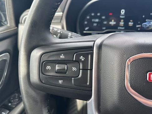 Used 2024 GMC Yukon XL SLT image 25