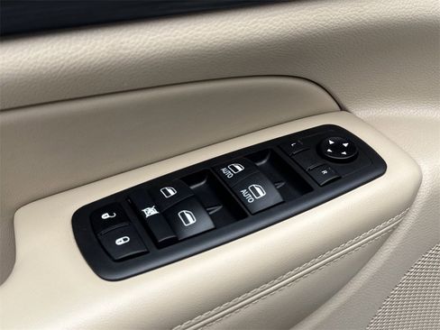 Used 2021 Jeep Grand Cherokee Laredo w/ Security & Convenience Group image 25