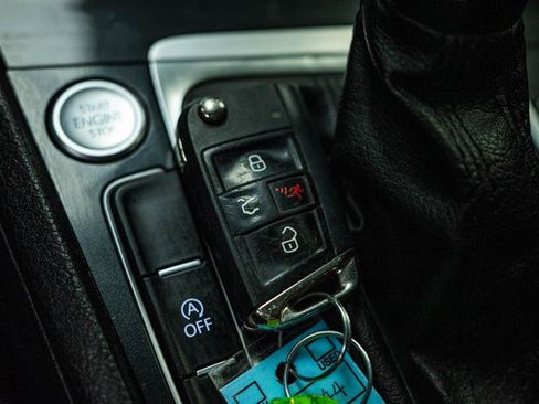 Used 2020 Volkswagen Golf 4-Door image 23