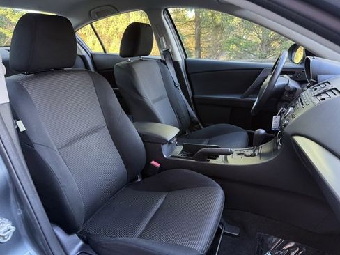 Used 2013 MAZDA MAZDA3 i SV w/ Convenience Pkg image 12