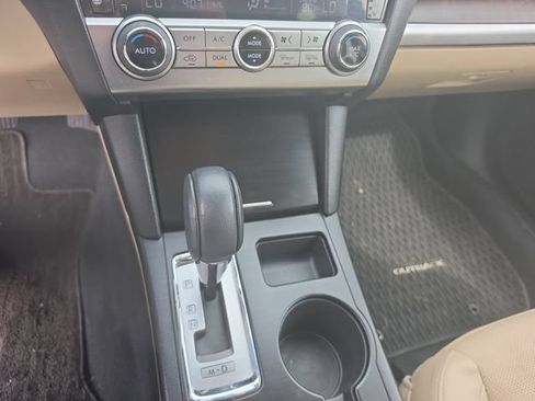 Used 2017 Subaru Outback 2.5i Limited AWD/4WD image 11