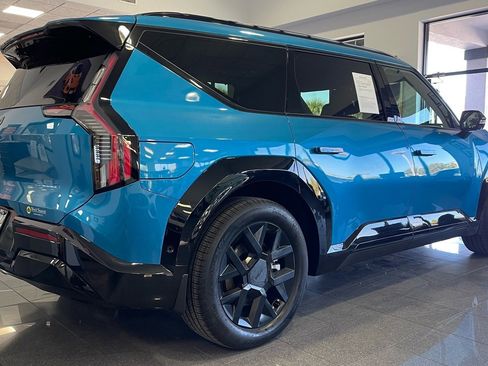 Used 2026 Kia EV9 Land w/ Nightfall Edition Package image 4