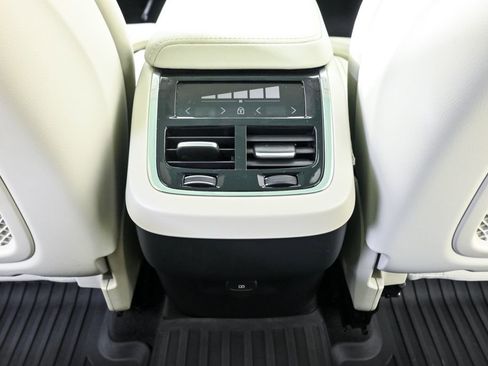 Used 2023 Volvo XC60 B5 Ultimate w/ Protection Package Premier FWD image 22