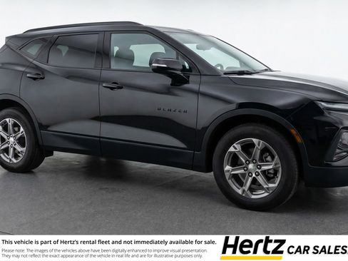 Used 2025 Chevrolet Blazer LT image 1