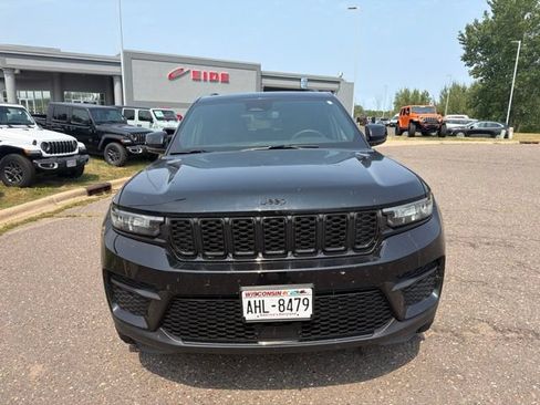 Used 2024 Jeep Grand Cherokee Altitude AWD/4WD image 9