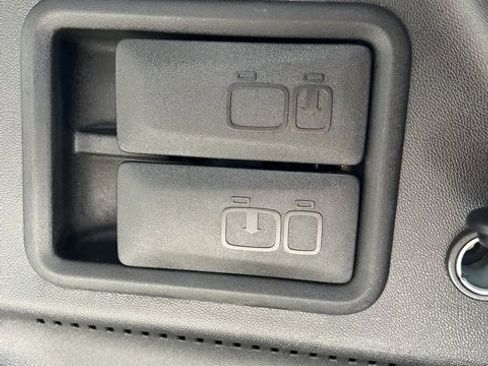 Used 2020 Chevrolet Equinox LT image 42