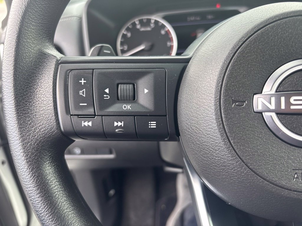 Used 2024 Nissan Rogue S AWD/4WD image 19
