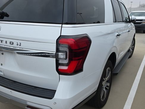Used 2024 Ford Expedition Limited image 5